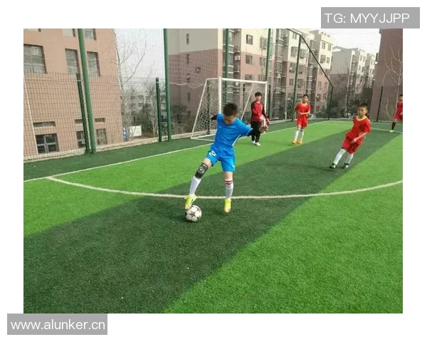 足球明星魅力无限的精彩画作展现与欣赏之旅